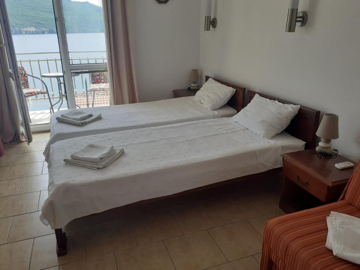 Villa Angelina Kumbor Ngoại thất bức ảnh