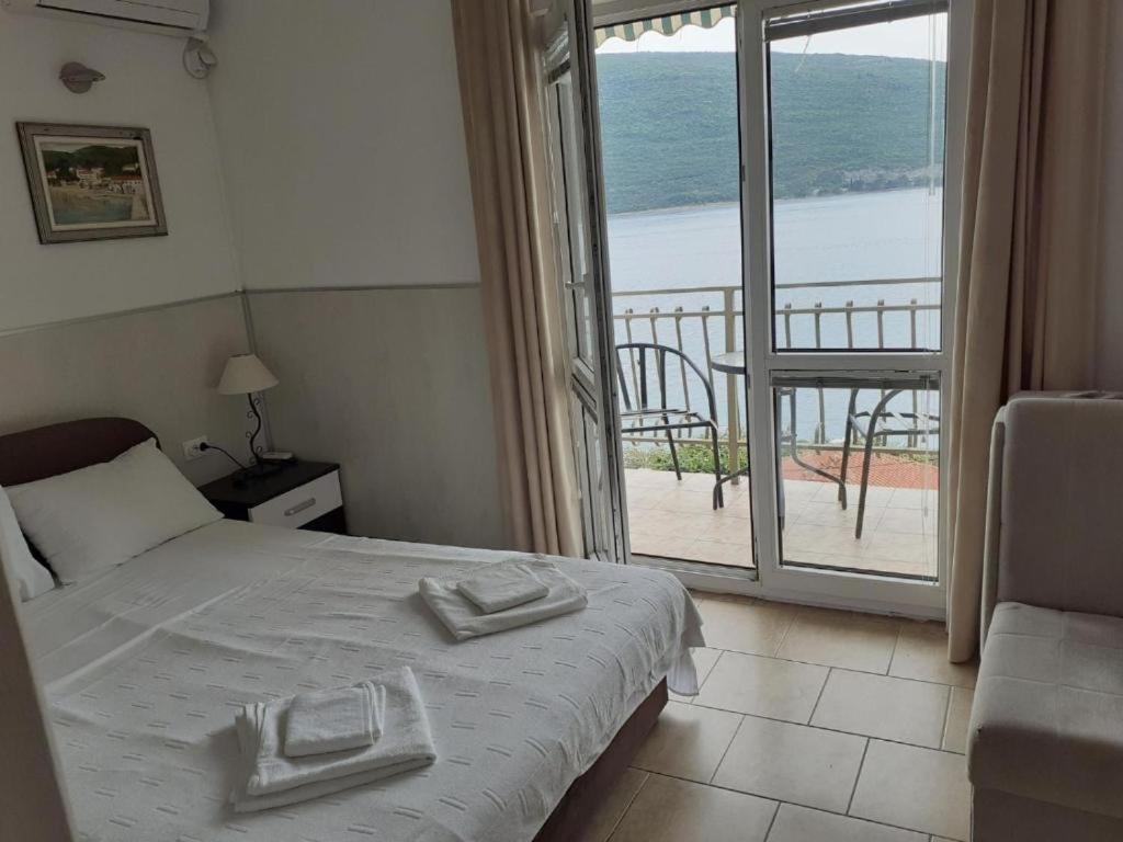 Villa Angelina Kumbor Ngoại thất bức ảnh