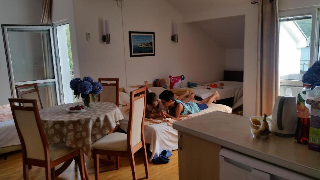 Villa Angelina Kumbor Ngoại thất bức ảnh